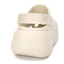Crocs Sandalias deportivas tipo zuecos hinchados unisex, cómodas para interiores/exteriores y playa, estilo # 207521-2Y2
