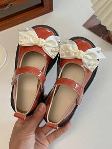 1 Pair Of 2025 New 3-12 Years Old Girls Reddish- Shoes Flat Shoes | Faux Pearl White Bow Shiny Lacquer Leather Thick Soft Sole Classic Hook And Loop Design
