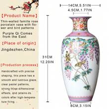 Elegante jarrón de cerámica con una exquisita pintura de flores y pájaros, que representa la refinada elegancia de la estética oriental. Cuando se coloca en un espacio moderno de estilo europeo, inicia un diálogo artístico intercultural. El encanto clásico de la cerámica choca con el minimalismo contemporáneo u opulencia vintage, iluminando el hogar con un atractivo único y convirtiéndose en el punto focal para contar una historia, remodelando el estilo distintivo de la decoración del hogar europeo.