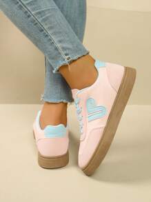Nuevos zapatos casuales versátiles, transpirables y cómodos con cordones, zapatillas de goma de suela baja para mujer, temporada primavera verano otoño 2025