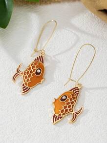 Set de aretes y collar con peces dorados esmaltados de moda y lindos