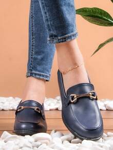Zapatos Planos De Mujer Estilo Británico,Zapatos mocasines planos decorados con metal estilo Academy para mujer Con Hebilla De Metal Y Detalles - Azul Marino - Ver 3