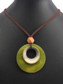 1 件复古木质吊坠项链，1 件简约复古圆形木质吊坠长项链，艺术风格毛衣链多功能配饰，适合作为送给长辈和母亲的新年礼物