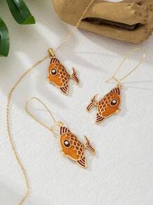 Set de aretes y collar con peces dorados esmaltados de moda y lindos