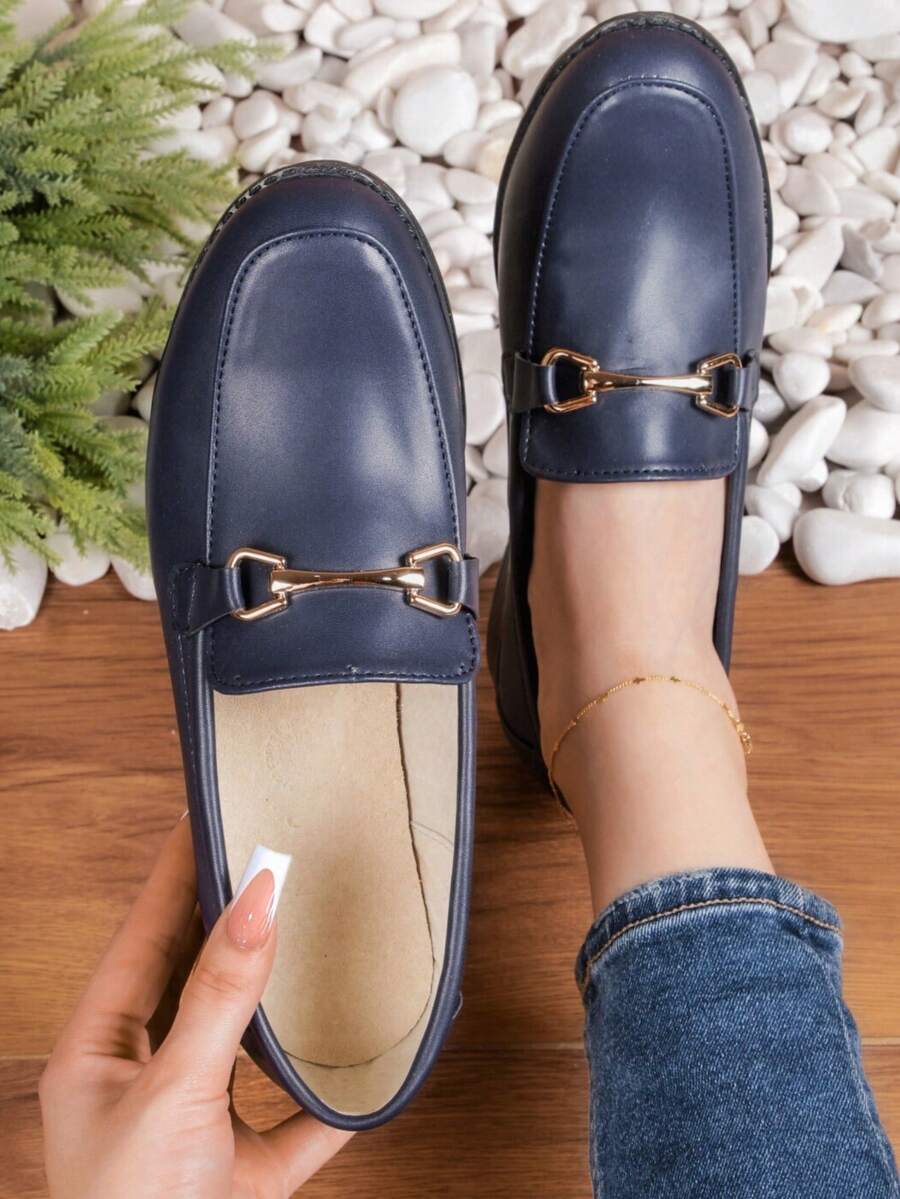 Zapatos Planos De Mujer Estilo Británico,Zapatos mocasines planos decorados con metal estilo Academy para mujer Con Hebilla De Metal Y Detalles - Azul Marino - Ver 1