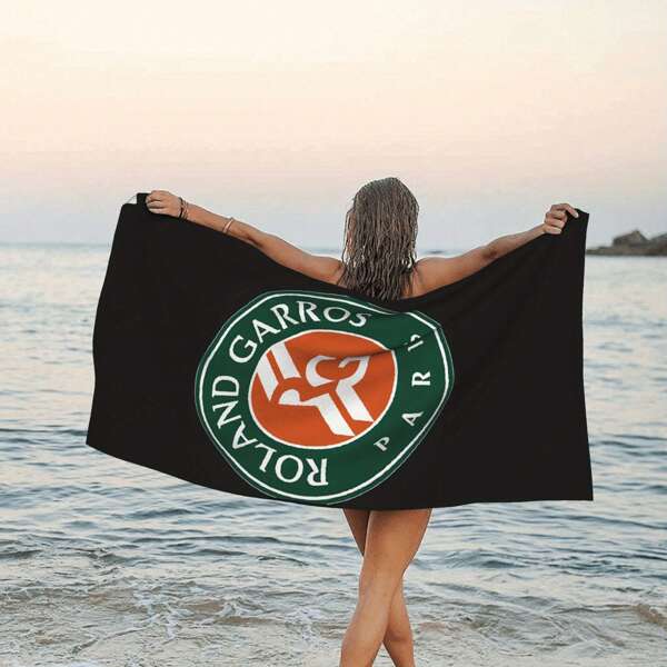 1 Fourgar Roland Paris tennistoernooi strandlaken - snel drogend, zacht absorberend polyestermengsel, levendig rood en groen tennisontwerp met "Roland Paris"-logo, lichtgewicht voor strand, zwembad, reizen, kamperen, surfen, kampeeruitrusting, sportief ontwerp, snel drogende stof