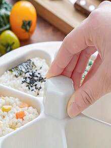 一套寿司饭团模具盒，三角形米饭和蔬菜卷制作盒，用于制作紫菜饭的午餐便当模具家用烹饪工具白色和黑色