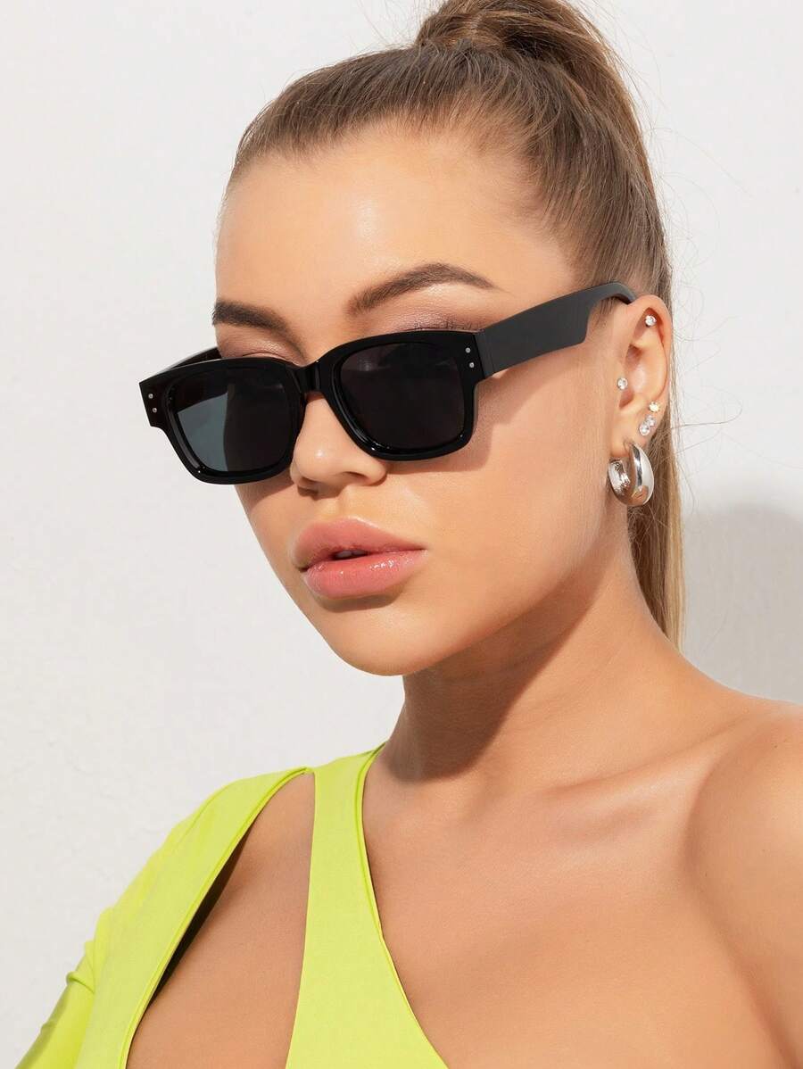 1 Stück Damen quadratischer kleiner Rahmen personalisierte Plastik schwarz Vintage Niet klassisch minimalistisch lässig Retro Steampunk hochwertig europäisch amerikanisch Straße Snapshop vielseitige Mode Brille