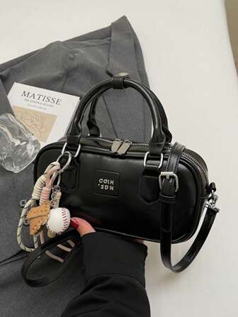 女士大容量软皮波士顿手提包，带毛绒娃娃饰物，多功能斜挎包，适合通勤，秋冬，配有金属链配饰饰物