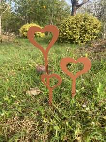 A Set Of 3 Classic Metal Heart-Shaped Garden Stakes, Weathered Rural Style, Christmas Outdoor Decoration, Nature And Outdoor Themes, Floor Mounted Courtyard Decorations, No Electricity Or Batteries Required