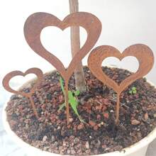 A Set Of 3 Classic Metal Heart-Shaped Garden Stakes, Weathered Rural Style, Christmas Outdoor Decoration, Nature And Outdoor Themes, Floor Mounted Courtyard Decorations, No Electricity Or Batteries Required