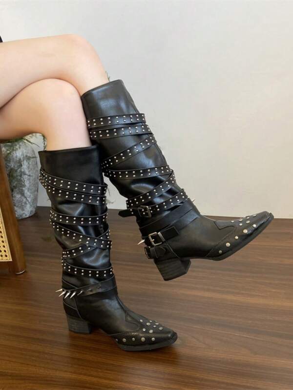 Botas de mediados de pantorrilla puntiagudas en negro con decoración de remaches y picos, diseño de correa envolvente, apropiadas para eventos de moda, ropa urbana y ocasiones nocturnas. Cómodas y distintivas botas occidentales