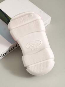 1 par de sandalias gruesas con base de EVA impermeable y antideslizante, con decoración de conejo bañada en oro, puntera redonda y degradado de color rosa y blanco, apropiadas para el verano, para niñas