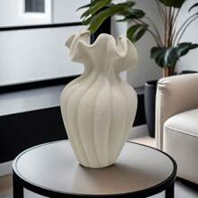 1 pièce Un beau vase en céramique d'une hauteur de 20 centimètres, de petite taille, adapté pour un placement sur le bureau, convenant aux fleurs séchées et fraîches, avec un design de surface givrée rugueux, à la mode et novateur, avec un style moderne, convenant aux jeunes, aux personnes d'âge moyen et aux jeunes
