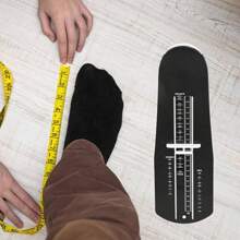 Un outil pour mesurer les tailles de chaussures à la maison, convenant aux filles, aux garçons et aux adultes. La base stable assure des mesures de pied précises, en faisait un outil pratique pour une utilisation à domicile et pour les achats de chaussures en ligne.