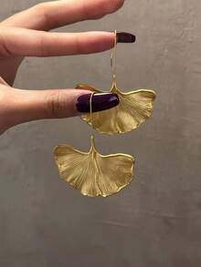 Pendientes en forma de hoja de Ginkgo color dorado, pendientes de lujo exagerados y ligeros de moda para mujeres - Dorado - Ver 1