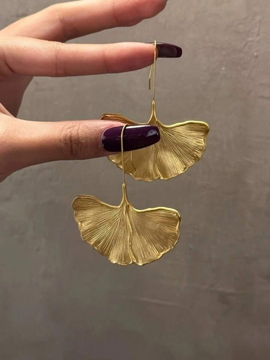 Pendientes en forma de hoja de Ginkgo color dorado, pendientes de lujo exagerados y ligeros de moda para mujeres - Dorado - Ver 1