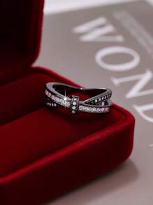1 pieza Anillo de zirconia cuadrado elegante y brillante con diseño de cruce, diseño clásico para damas, apropiado para citas, propuestas, bodas y ocasiones casuales
