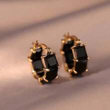 High-Grade Sense Of Ear Buckle Fashionable And Versatile Black Crystal Zirconia Earrings Unique Niche Design Temperament Ear Jewelry - Vàng - Xem 2