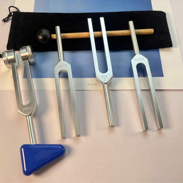 2 Stücke Stimmgabelsatz aus Aluminiumlegierung mit kleinem Holzhammer, Stabilisator, Aufbewahrungstasche - geeignet für Yoga und Meditation, Klangfrequenz-Entspannungsgerät