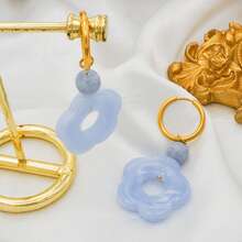 1 对夸张天然石亚克力花朵不锈钢 18K 镀金创意女士吊坠耳环，适合日常佩戴 - 淺藍色 - 查看 2