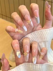 Set mezclado al azar de 50/100 piezas de accesorios de uñas con flores de cinco pétalos de estilo DIY, accesorios de arte de uñas transparentes de hielo en azul, rosa, púrpura, blanco y amarillo, productos de arte de uñas femenino japonés y coreano simple y de moda adecuados para uñas de ataúd, uñas de almendra francesas, uñas largas y cortas, uñas ovaladas, uñas cuadradas, diseño de artesanía, decoración de gorras de graduación, decoración de estuches de teléfono.