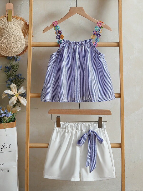 Set de 2 piezas de camiseta de tirantes y shorts blancos con estampado floral colorido para niñas, apto para el verano