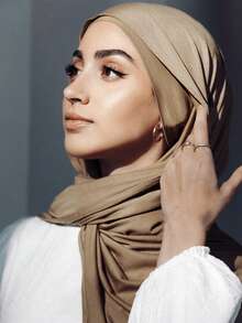 两件套针织头巾及内衬帽套装，纯色舒适柔软透气莫代尔面料，包含1条简约筒状头巾和1条薄款莫代尔围巾，适合日常保守着装。 - 駝色 - 查看 4