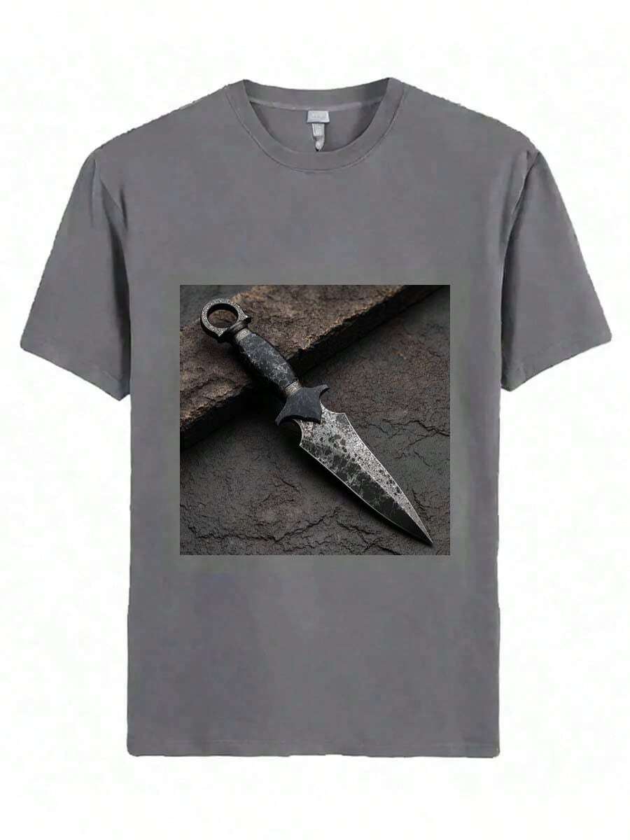 Camiseta de algodón popular para hombres con estampado de cuchillo Kunai oscuro sobre una superficie agrietada - Gris - Ver 1