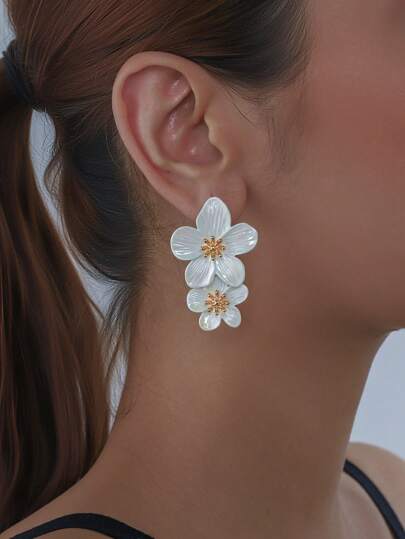 1 Pair Elegant & Fashionable French Style White UV Plated Floral Earrings, Suitable For Daily, Vacation, Festival, Party Wear