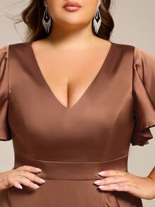 加大码优雅缎面荷叶边袖 V 领婚礼宾客礼服棕色晚会正式礼服 - 棕色 - 查看 5