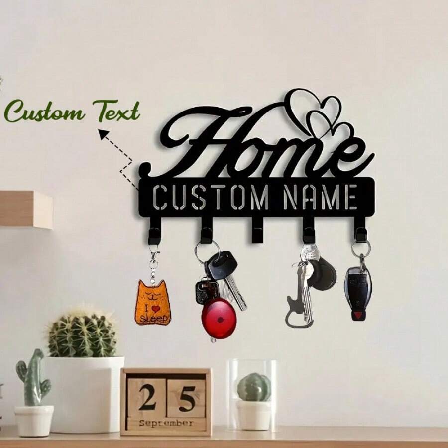 1 Giá treo đồ bằng kim loại tùy chỉnh có trang trí hình trái tim, chủ đề gia đình, cá nhân hóa với tên/ngày/số, sơn tĩnh điện chống gỉ, dễ lắp đặt cho lối vào, nhà bếp, phòng tắm - Quà tặng tân gia, trang trí nghệ thuật treo tường, phong cách thư pháp thanh lịch, trang trí bền, bề mặt chống gỉ, móc chìa khóa tùy chỉnh - màu đen - Xem 1