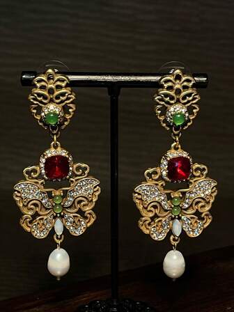 一对时尚优雅的蝴蝶形镀金金属耳环，女士珠宝礼物，适合日常、节日、正式场合、派对等场合佩戴。