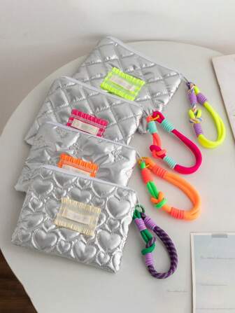 1 Pieza Monedero con forma de corazón bordado, monedero acolchado plateado, cartera corta portátil con decoración de corazón plateado y lazo, monedero femenino sencillo y de moda, adecuado para combinar y como estuche para dinero, monedero con relieve, ligero y de moda, para regalo de aniversario, cumpleaños o para trabajadores de cuello blanco