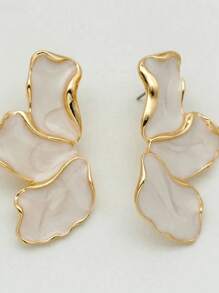 A Pair Of Bohemian Luxury Style Petal Earrings With Fashionable Pleats, Three-Dimensional Irregular Earrings, Earrings For Birthdays, Gifts For People, Whether It Is Daily Matching Or Important Occasions, Can Make The Wearer Emit Unique Charm