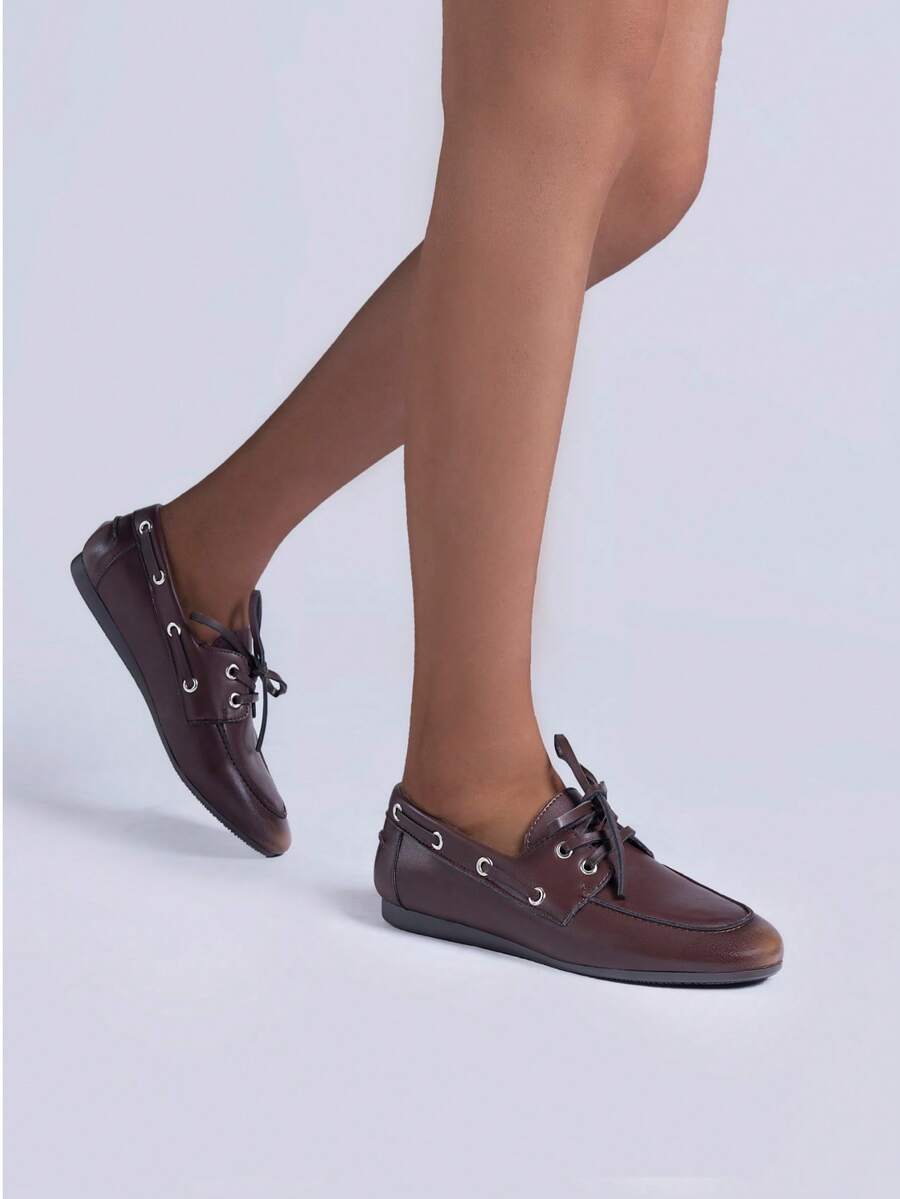 Elegante Damen Mokassins mit Schnürsenkeln - Bequeme Slip-On Loafer mit Ösen-Detail für den täglichen Gebrauch - Kaffeebraun - Übersicht 1