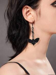 Aretes colgantes con diseños de calavera, mariposa, polilla y espina en estilo gótico retro - Negro - Ver 2