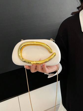 优雅精致的勃艮第珠光白色PU手提包，金色五金装饰，新颖豆袋。适合女性日常约会、度假、晚宴、婚礼服饰搭配、新年服饰推荐。