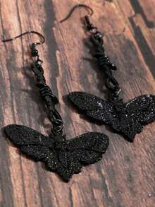 Aretes colgantes con diseños de calavera, mariposa, polilla y espina en estilo gótico retro - Negro - Ver 4