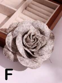 Broșă floare camelie lucrată manual de 8 cm - accesoriu la modă, material nețesut, florală, broșă Halloween