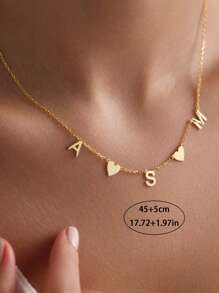 Collar con colgante personalizado de acero inoxidable con inicial central y lateral en forma de corazón, regalo para mujeres, collar de moda para usar en verano, collar de moda para usar en vacaciones de playa