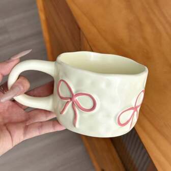 كوب سيراميك يدوي غير متماثل السعة 350 مل، تصميم حداثي بسيط، مزين بفراشة مرسومة باليد، كوب سيراميك مقاوم للحرارة، فناني الخزف، كوب قهوة خزفي، مناسب للشرب المنزلي، هدية مثالية لرأس السنة والأعياد والمناسبات النسائية، هدية مثالية لعشاق القهوة والحلويات والتجمعات