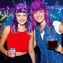 2025 neuer Farbenfroher fransenbesetzter Regenvorhang Hut und Seidenrock Kombinationsset, kreative Dekoration für Festivalpartys, Regenvorhang Perücke und Rock Set, Make-up Requisiten, Dickbefranzter bunter Regenvorhang Rock, Grasrock, Geburtstagsfest Cheerleaderin, lateinamerikanische Tanzzubehör, Aufführungskostüme, Rockset