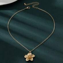 European & American Cross-Border Metal Crumpled Flower Pendant Necklace, Vintage High-End Fashion Elegant Petal Choker Necklace Jewelry