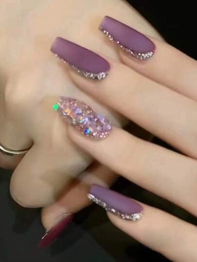 24入組長棺材形狀霧面質感葡萄紫色美甲貼片 + 1支美甲檔 + 1支凝膠膠水，即貼式美甲工具套裝