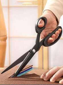 1 Peça Tesoura de Tecido Premium Profissional de 8 Polegadas, Tesoura Pesada para Couro, Costura, Alfaiataria, Força Industrial, Aço Carbono de Alta Qualidade, Tesoura de Alfaiate Afiada para Casa, Escritório, Artistas, Costureiras, DIY - Preto - Visão 4