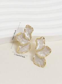 A Pair Of Bohemian Luxury Style Petal Earrings With Fashionable Pleats, Three-Dimensional Irregular Earrings, Earrings For Birthdays, Gifts For People, Whether It Is Daily Matching Or Important Occasions, Can Make The Wearer Emit Unique Charm