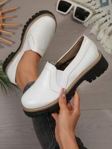 女士时尚坡跟乐福鞋，休闲一脚蹬平底鞋，时尚舒适，适合日常穿着，适合春夏季