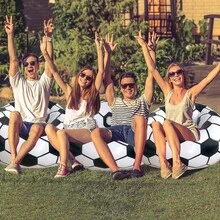 1 Stück aufblasbares faltbares Kugel Sofa, Fußball-Thema aufblasbares Sofa, Innen- und Außenbereich Camping Lässig Sitzsack, Fotografie Requisite, zufälliger Stil, Reisesofa, Campingstuhl, Geschenk - Schwarz und Weiss - Übersicht 3