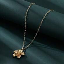 European & American Cross-Border Metal Crumpled Flower Pendant Necklace, Vintage High-End Fashion Elegant Petal Choker Necklace Jewelry